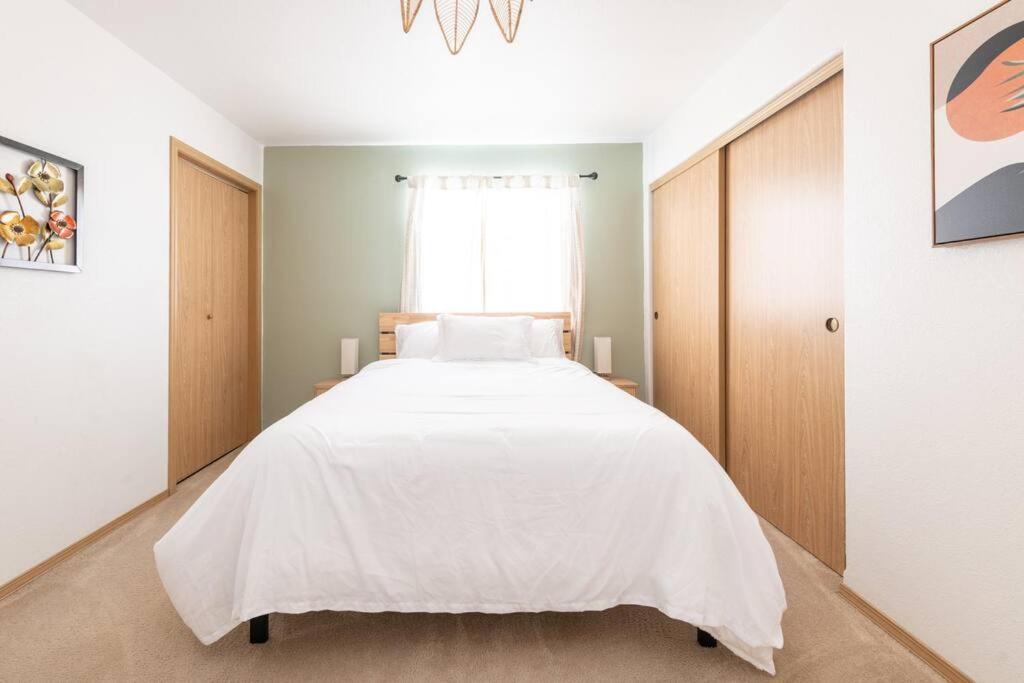 Cozy 2 Bedroom Condo Walking Distance From The Beach 维景湾畔 外观 照片