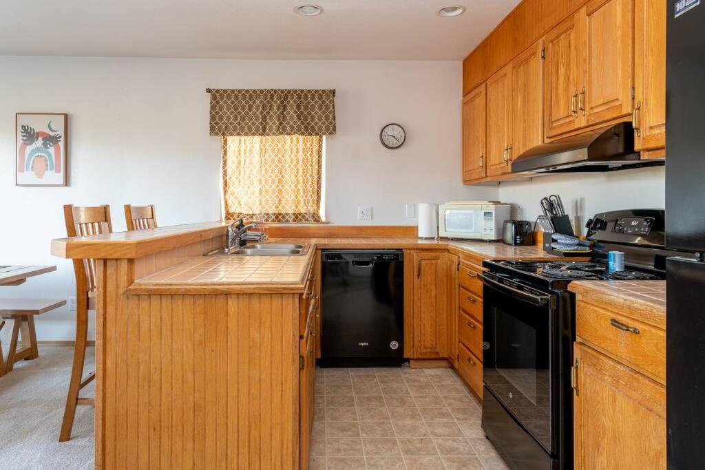 Cozy 2 Bedroom Condo Walking Distance From The Beach 维景湾畔 外观 照片