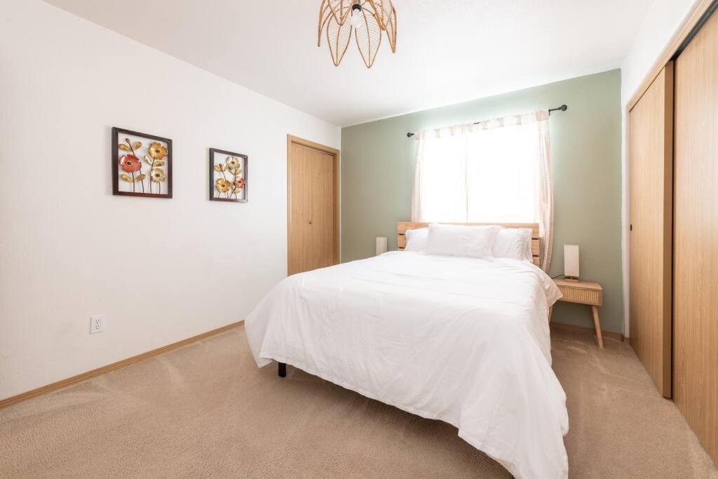 Cozy 2 Bedroom Condo Walking Distance From The Beach 维景湾畔 外观 照片