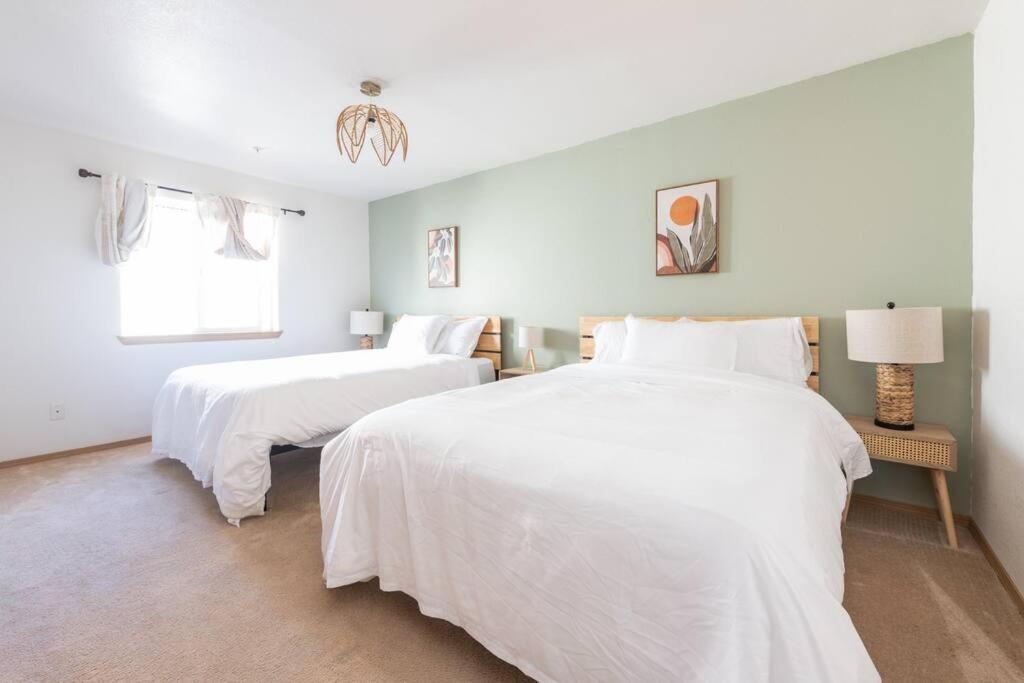 Cozy 2 Bedroom Condo Walking Distance From The Beach 维景湾畔 外观 照片