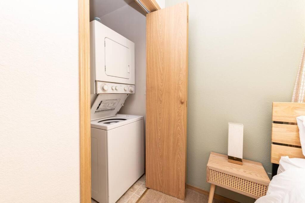 Cozy 2 Bedroom Condo Walking Distance From The Beach 维景湾畔 外观 照片