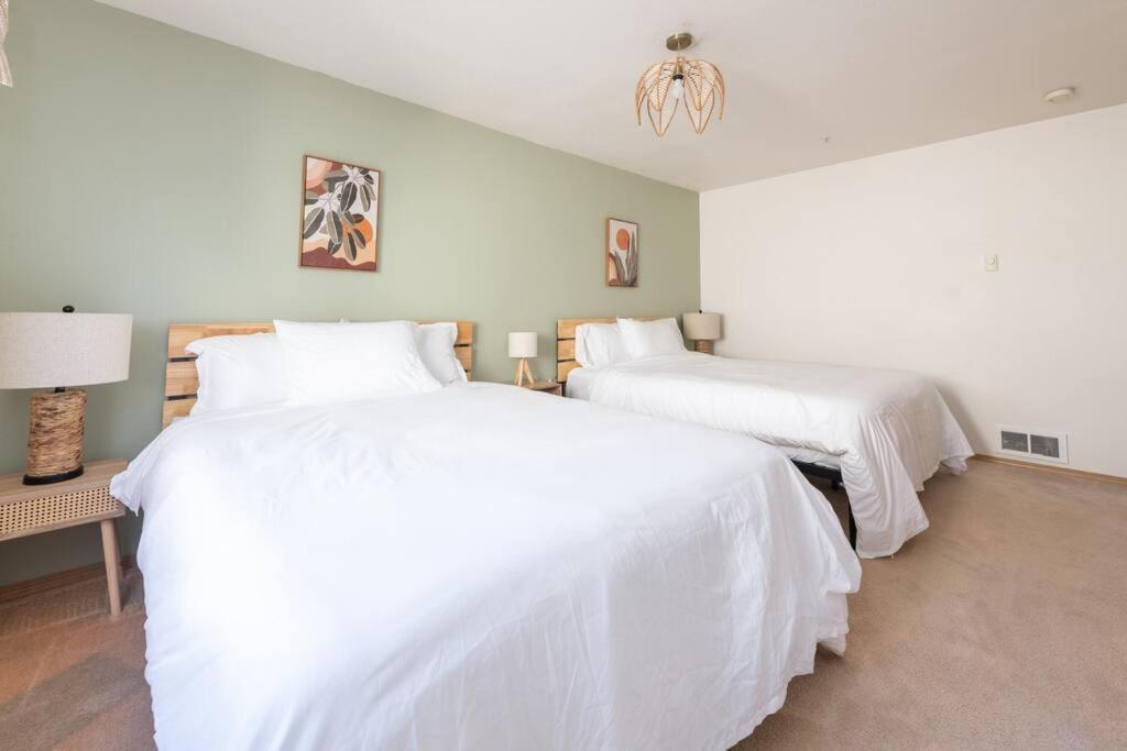 Cozy 2 Bedroom Condo Walking Distance From The Beach 维景湾畔 外观 照片